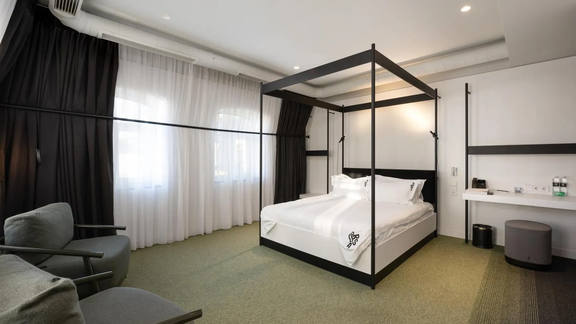 Bursa Hotel Kyjev 4*,  Ukrajina